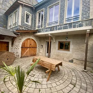 https://maison-accueillante-plein-cur-de-brassac.midi-pyreneeshotels.com